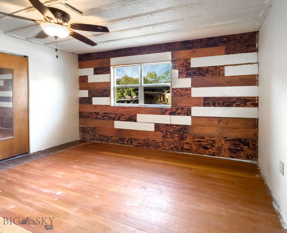 210 W Hamilton