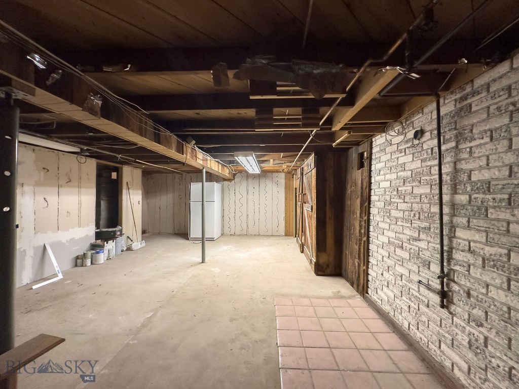 210 W Hamilton