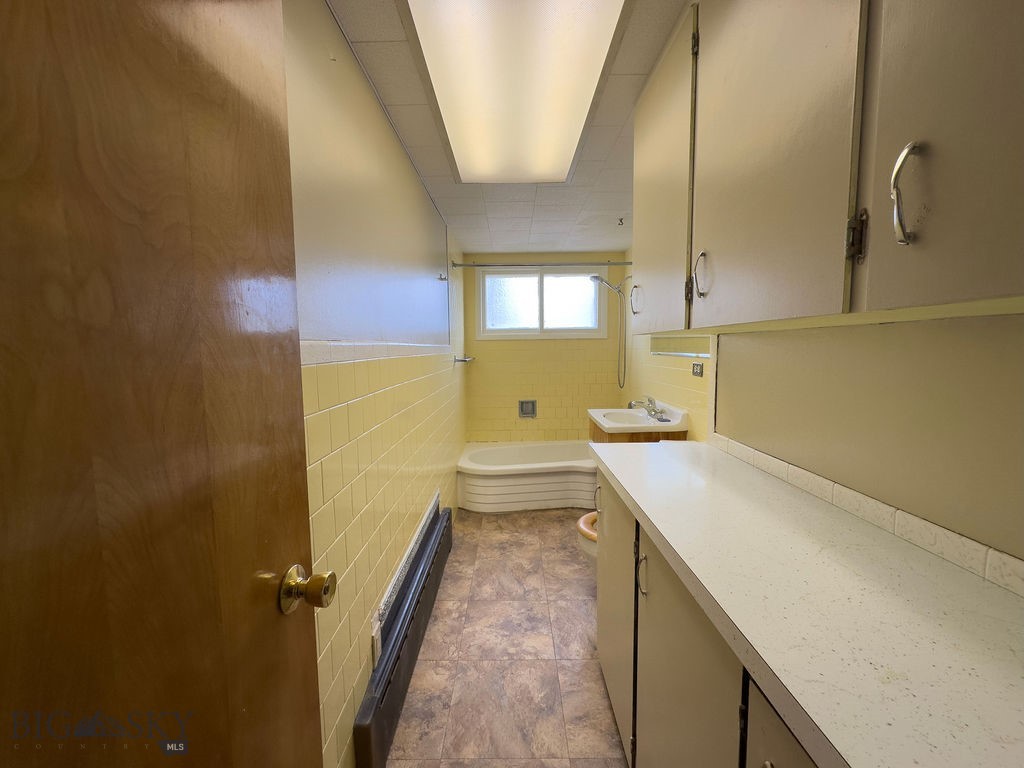 210 W Hamilton