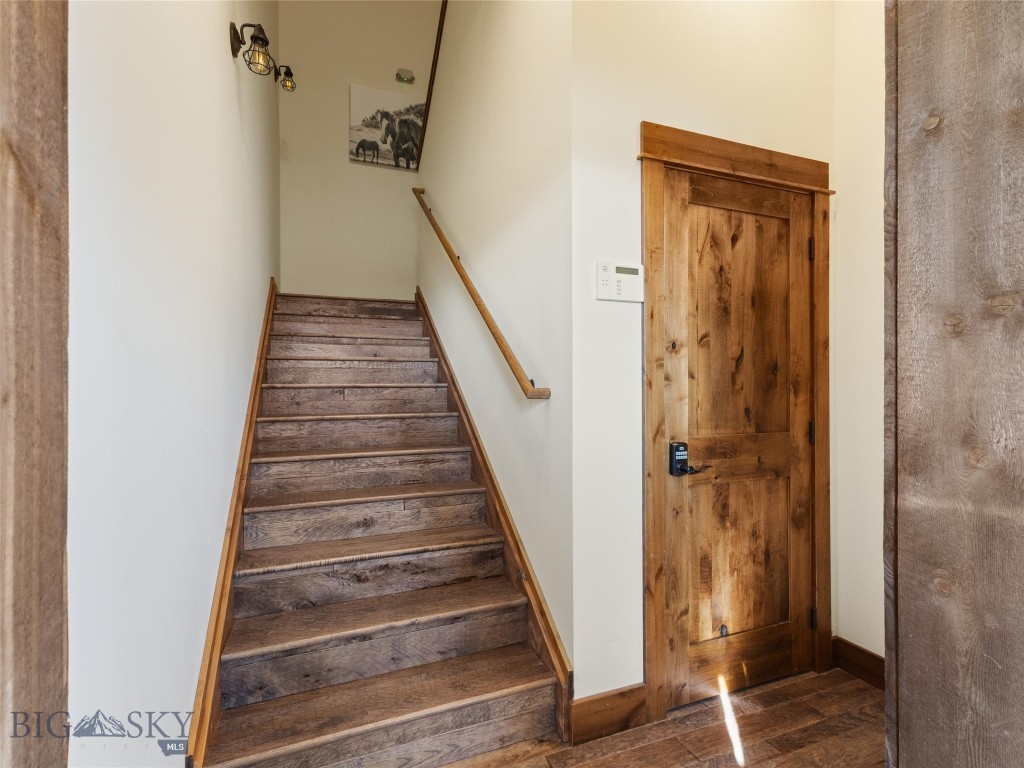 23 Caspari Way E