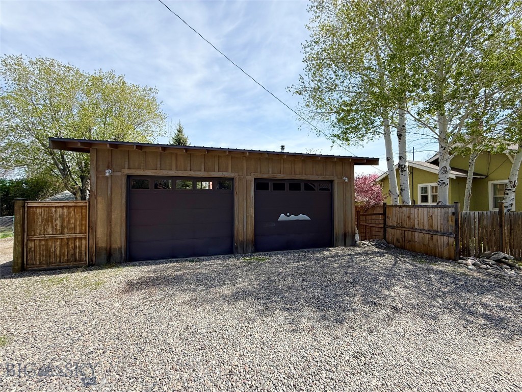 802 W Geyser Street