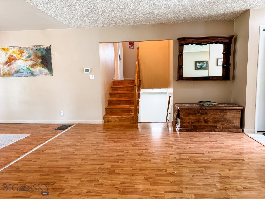 607 Meadowlark Lane