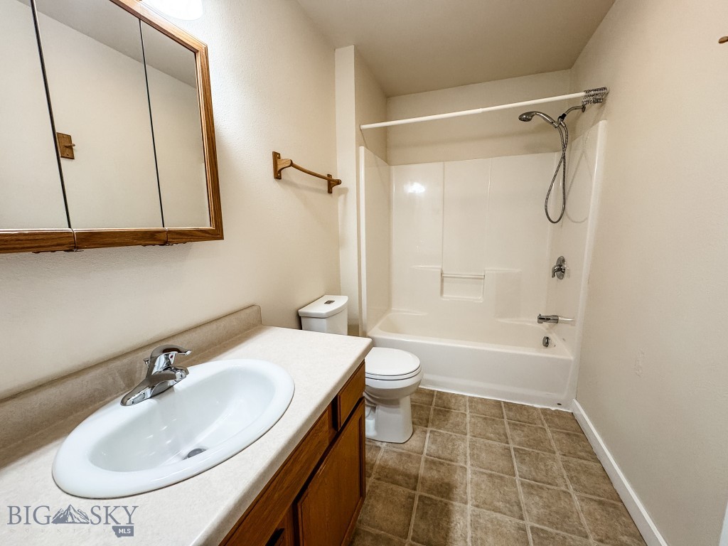 1002 Sky View Trail