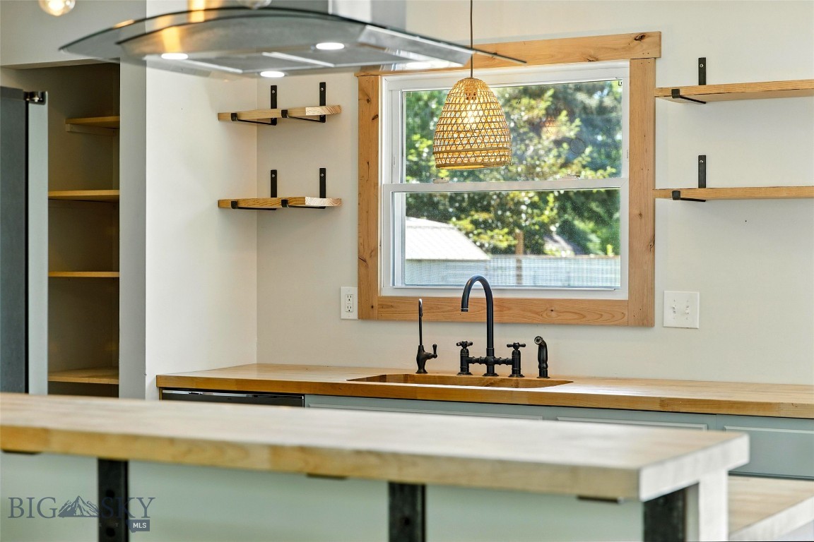 11 N Yellowstone Avenue