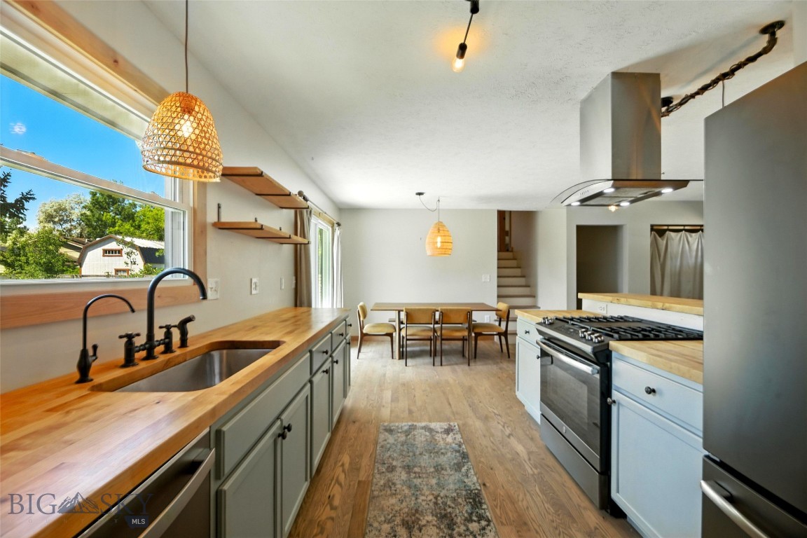 11 N Yellowstone Avenue