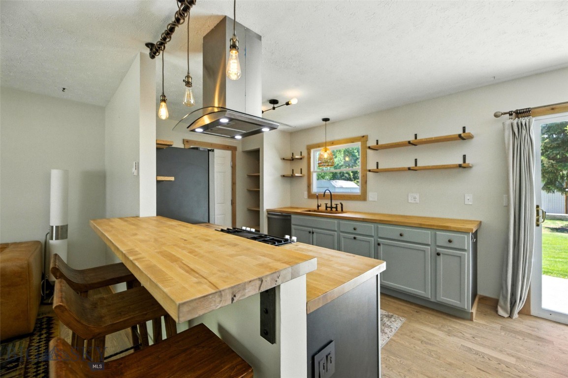 11 N Yellowstone Avenue