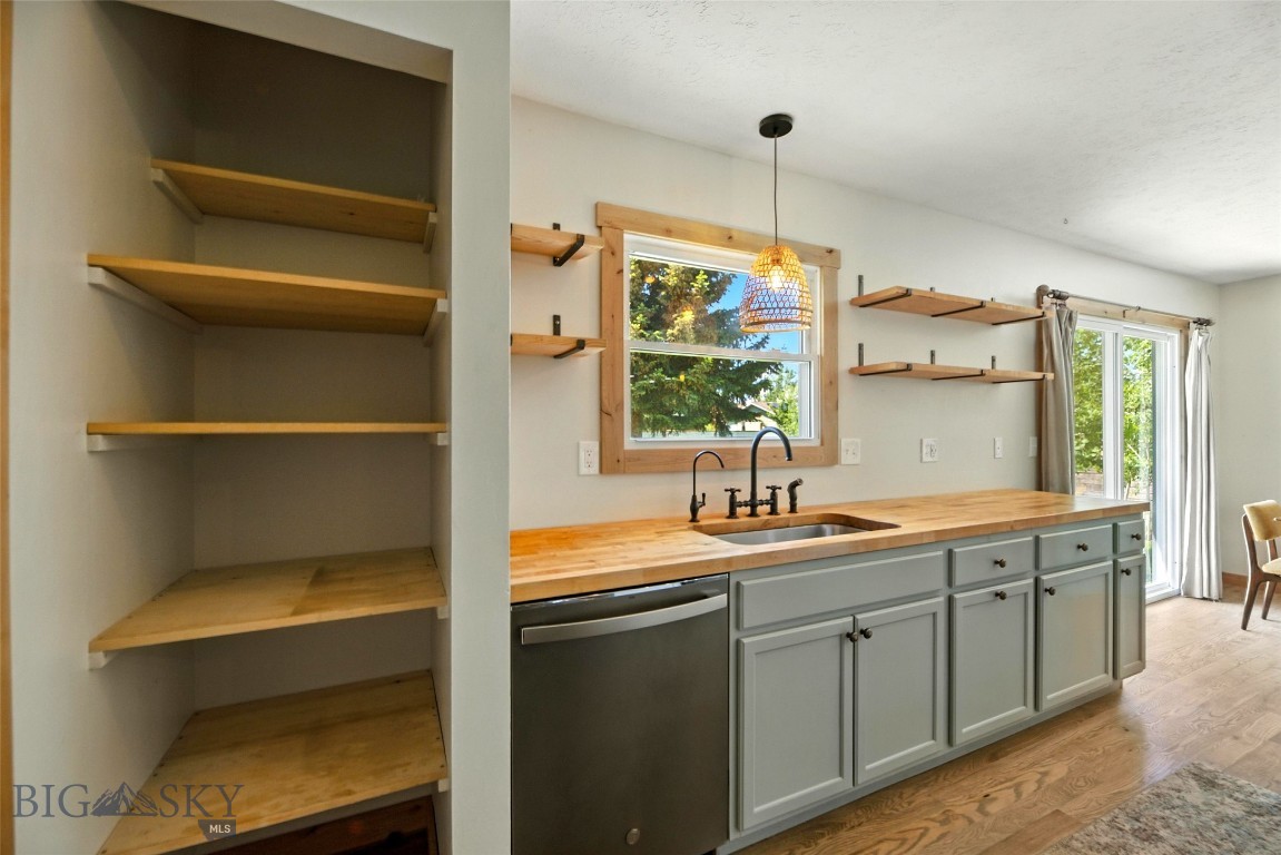 11 N Yellowstone Avenue