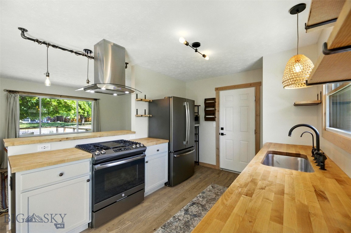 11 N Yellowstone Avenue