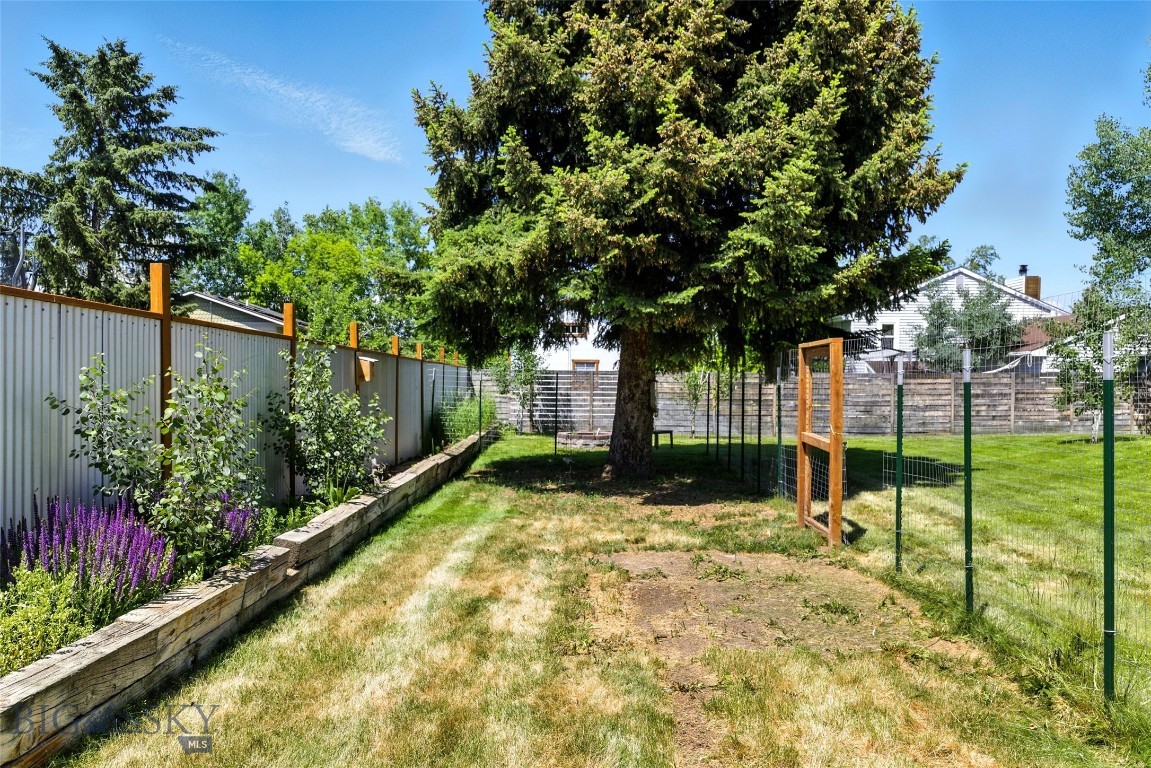 11 N Yellowstone Avenue