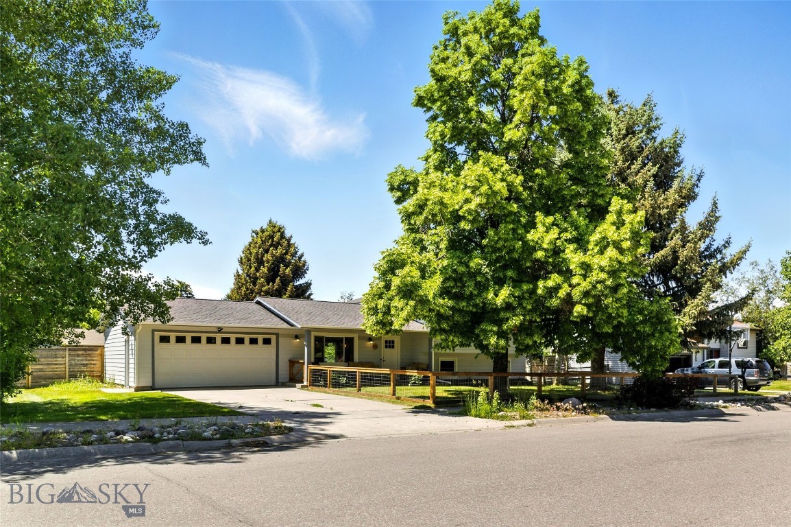 11 N Yellowstone Avenue