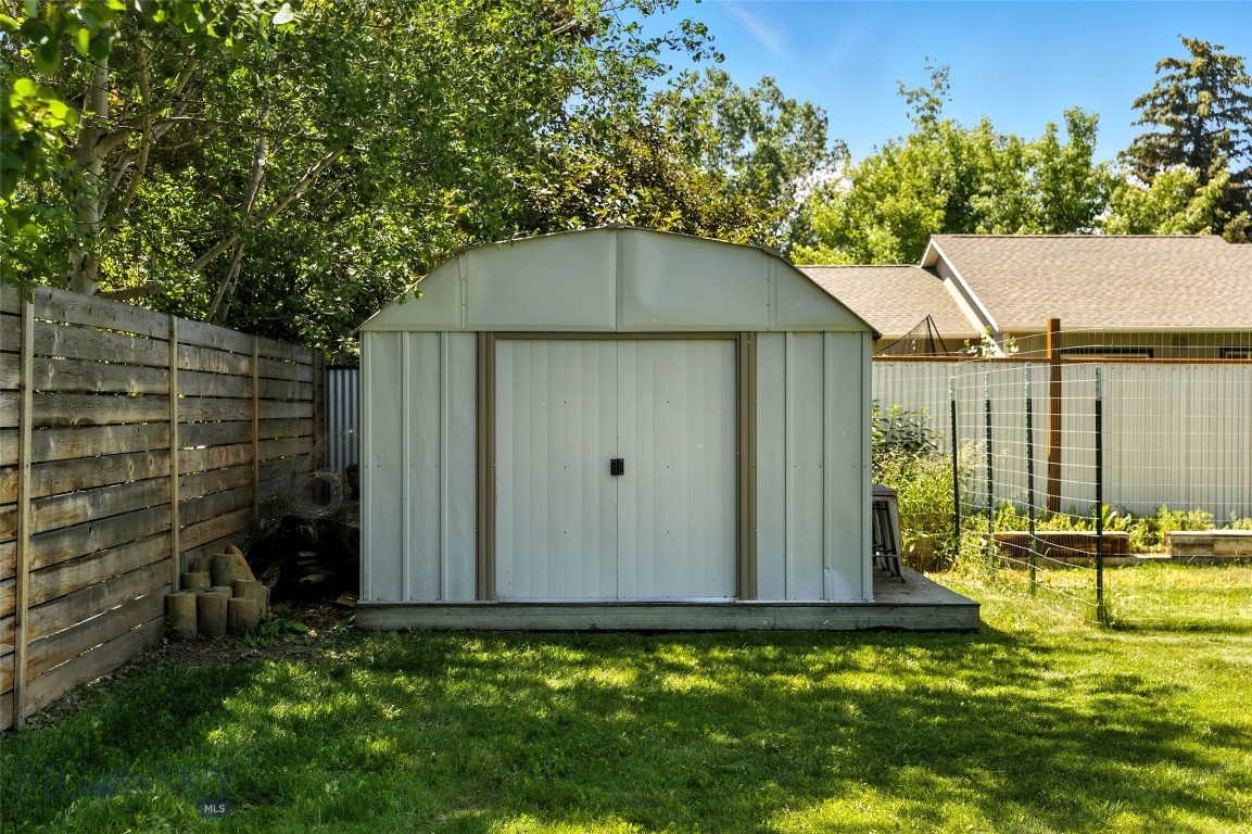 11 N Yellowstone Avenue