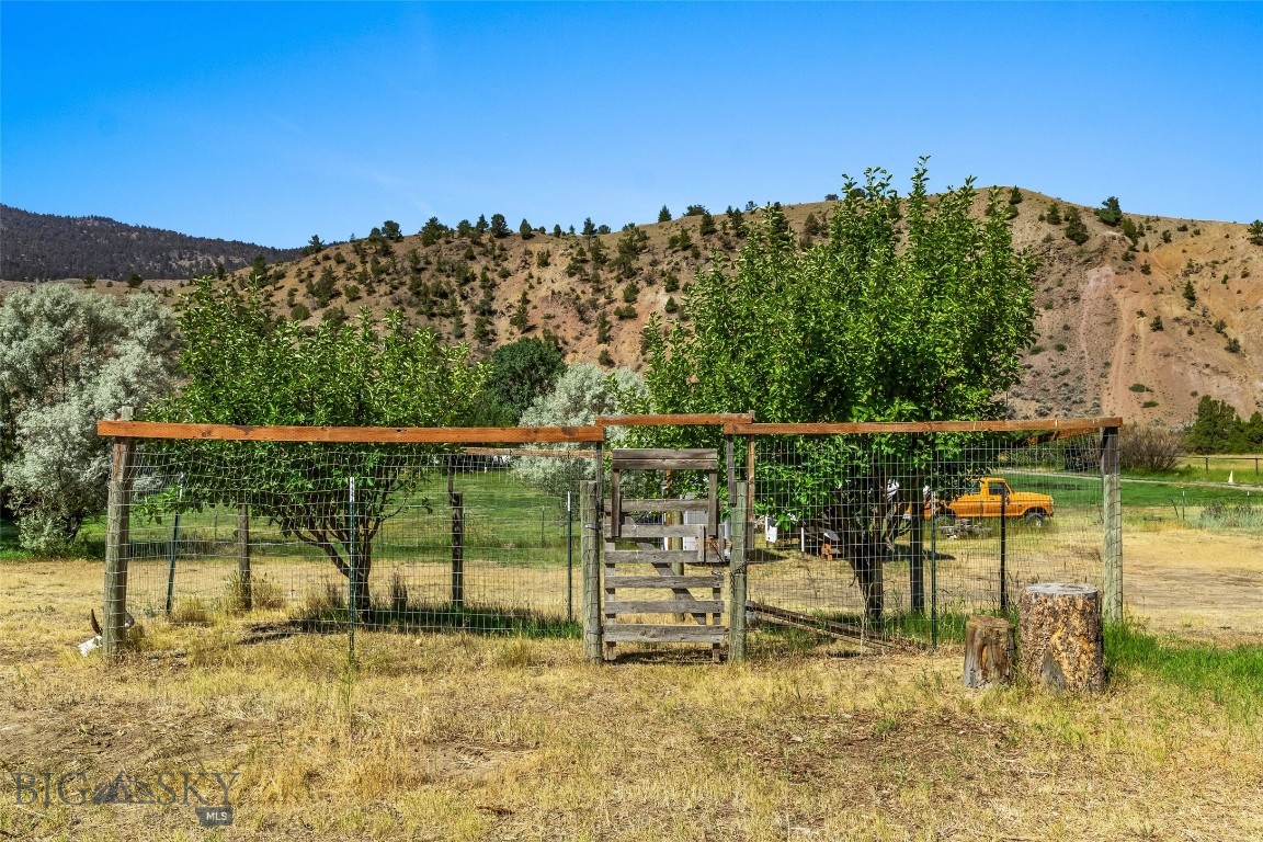 1065 US Highway 89 S