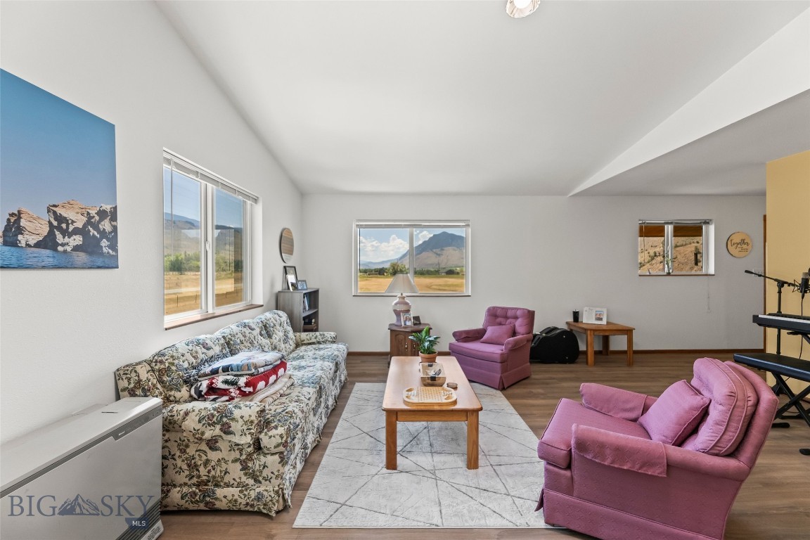 1065 US Highway 89 S
