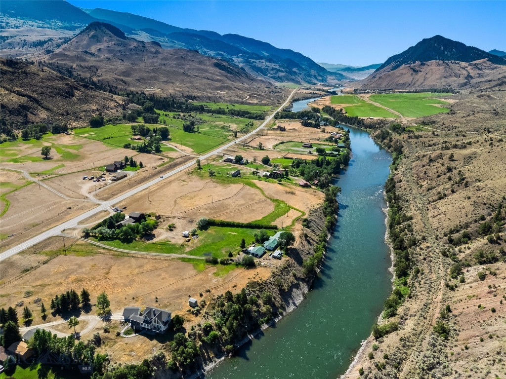 1065 US Highway 89 S