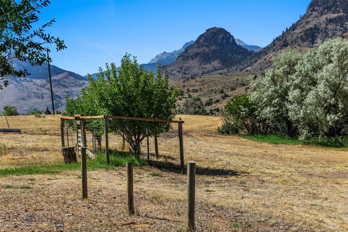 1065 US Highway 89 S