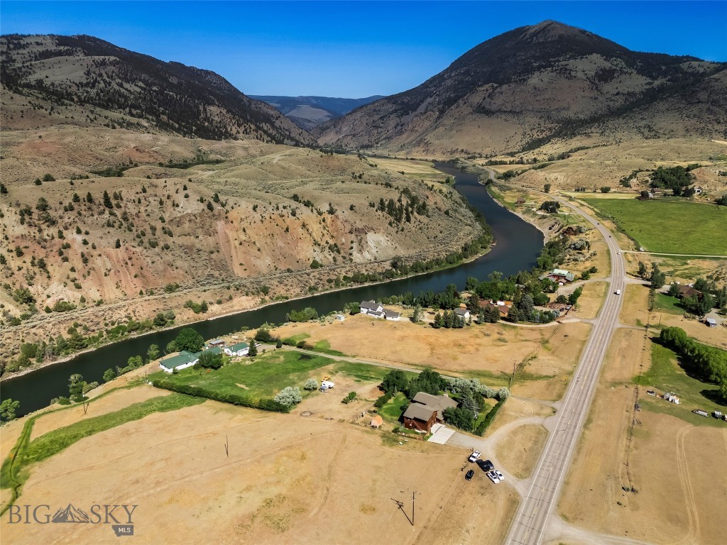 1065 US Highway 89 S