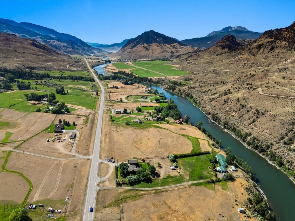 1065 US Highway 89 S