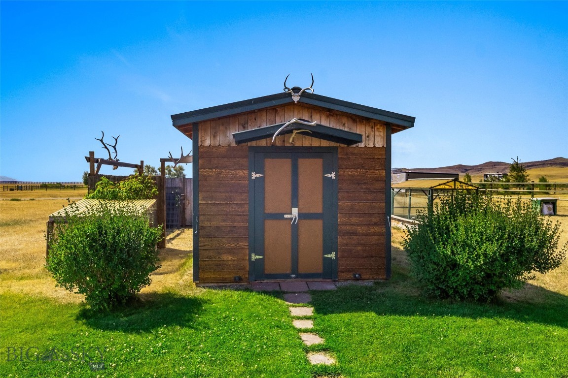 10 S Rainbow Loop Drive