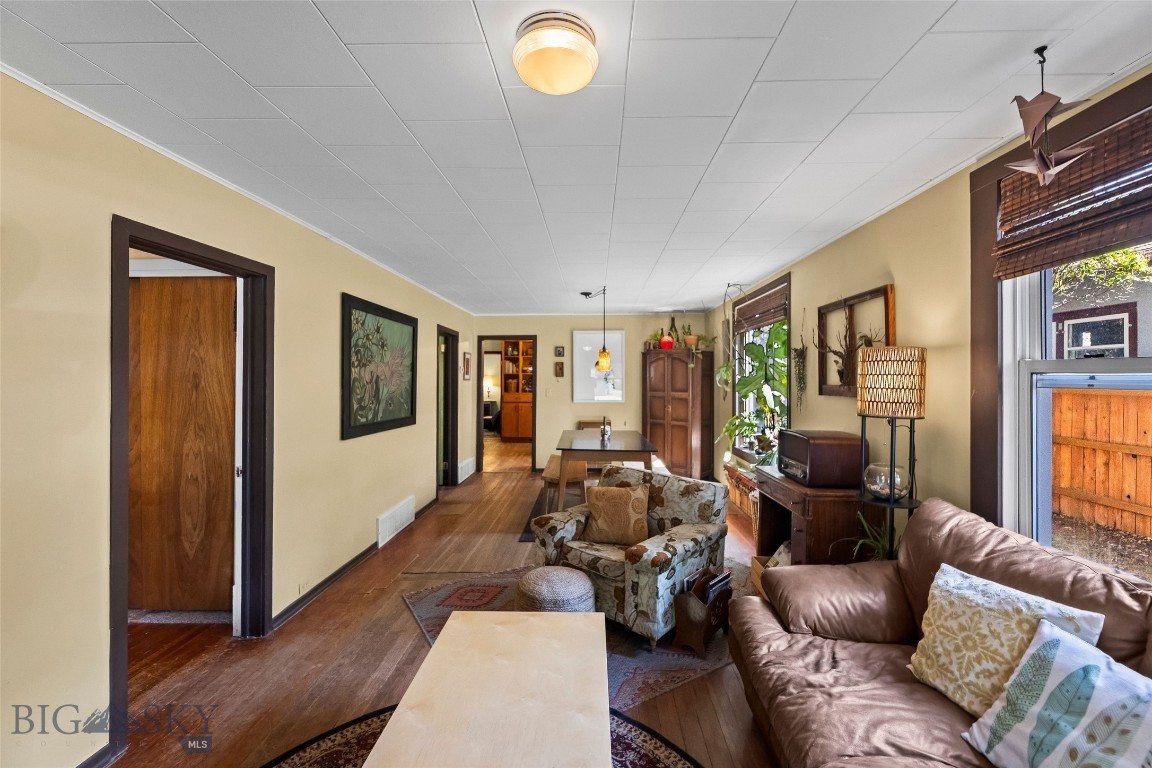 213 S 9th Street