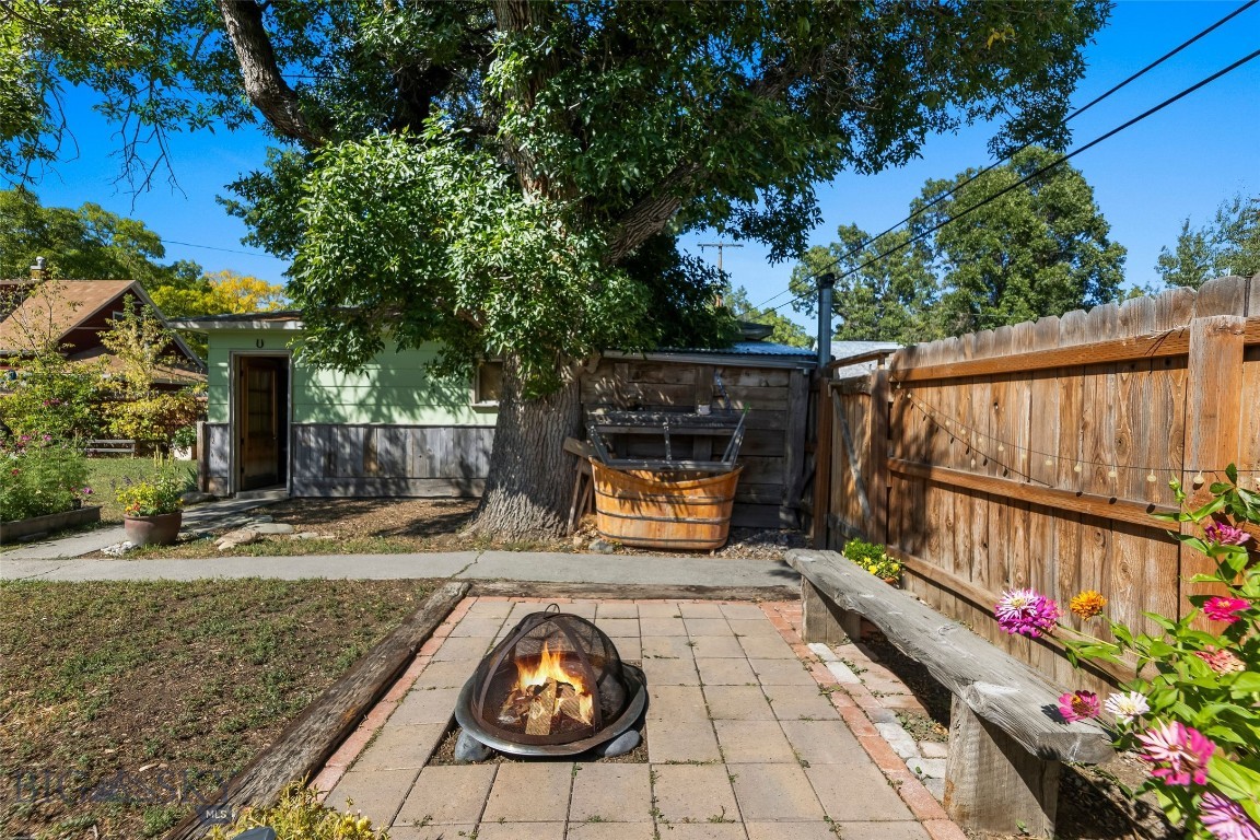213 S 9th Street