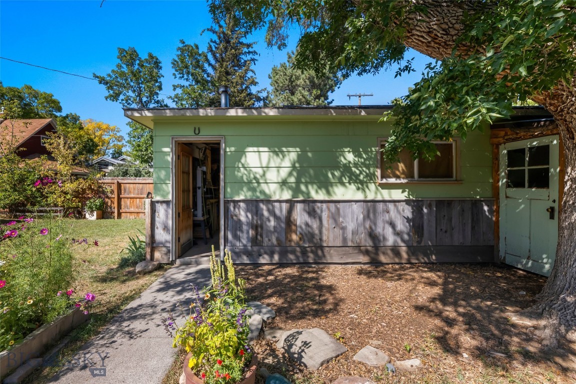 213 S 9th Street