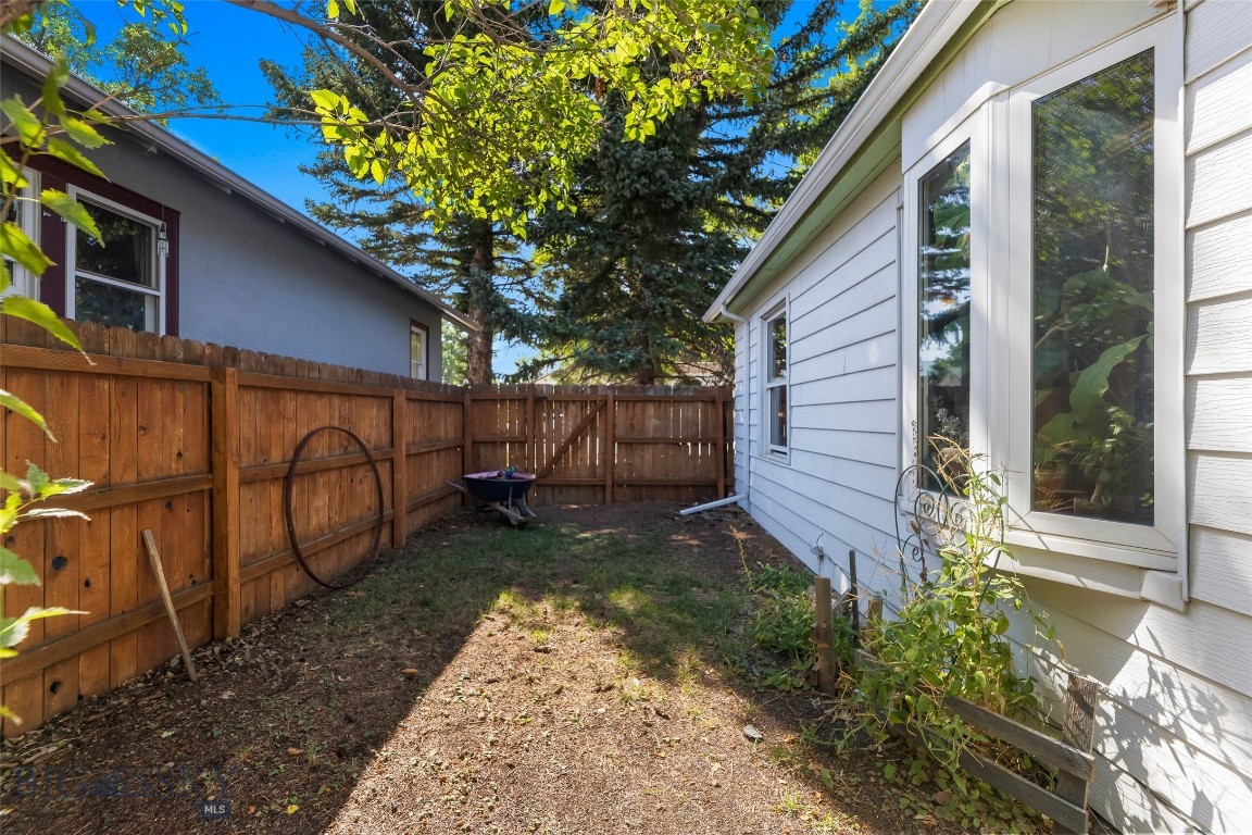 213 S 9th Street