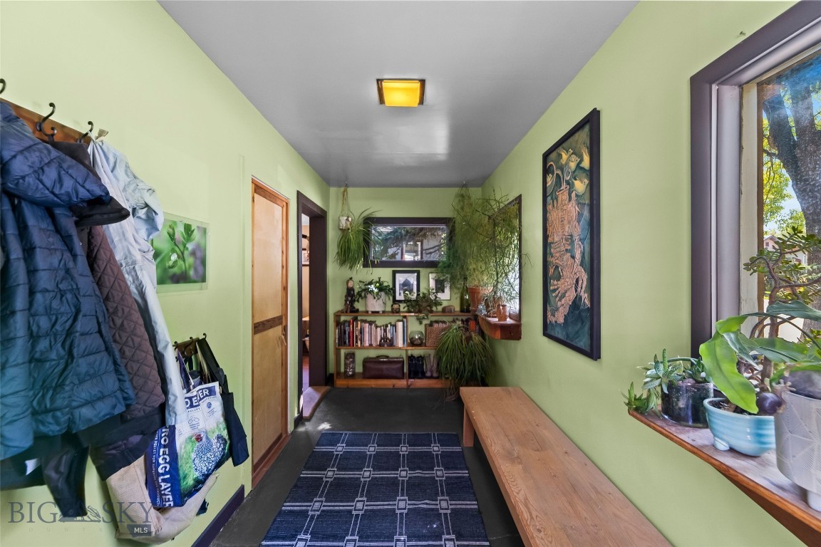213 S 9th Street