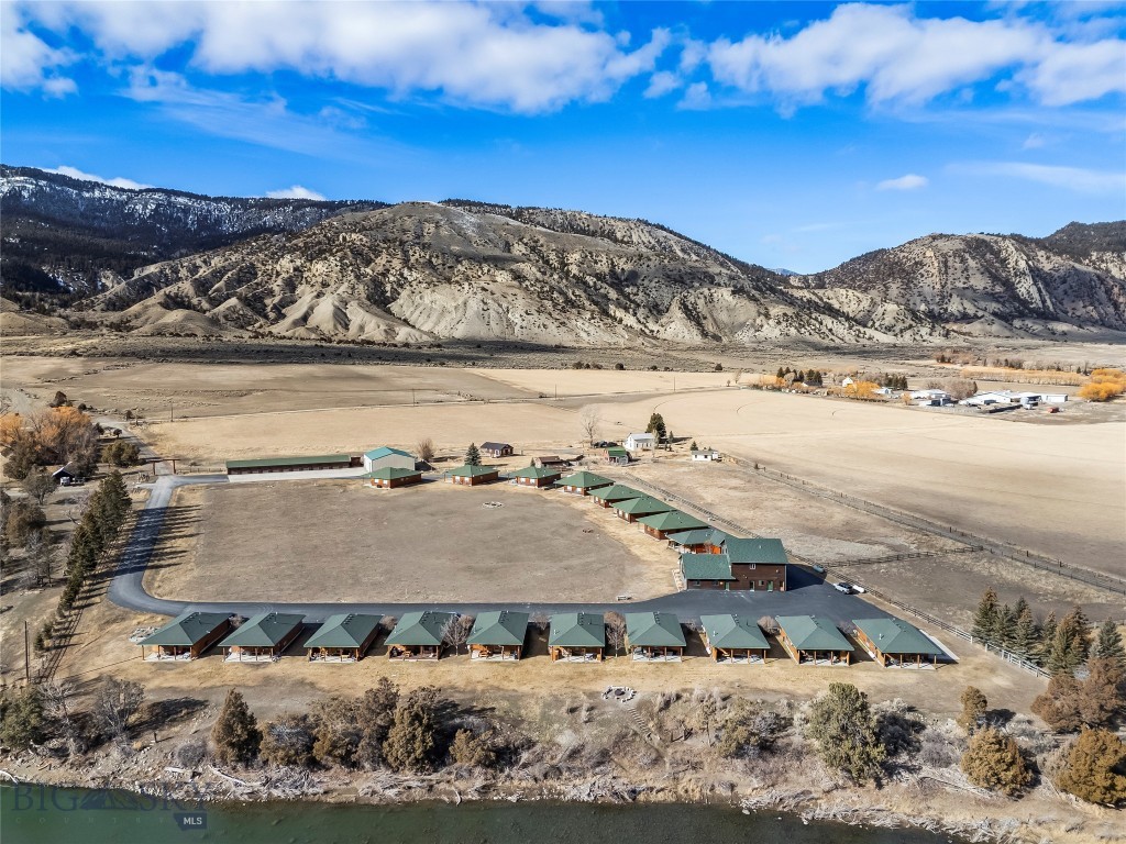 550 Old Yellowstone Trail S 13