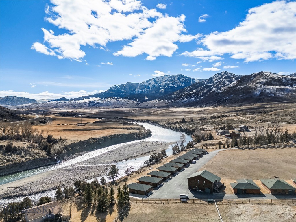 550 Old Yellowstone Trail S 13