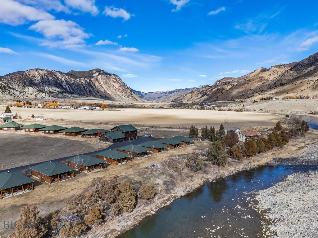 550 Old Yellowstone Trail S 13