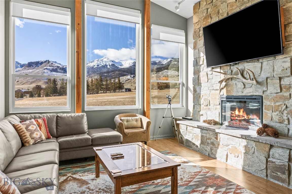 550 Old Yellowstone Trail S 13