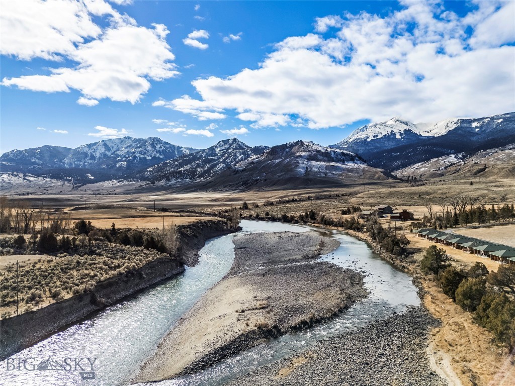 550 Old Yellowstone Trail S 13