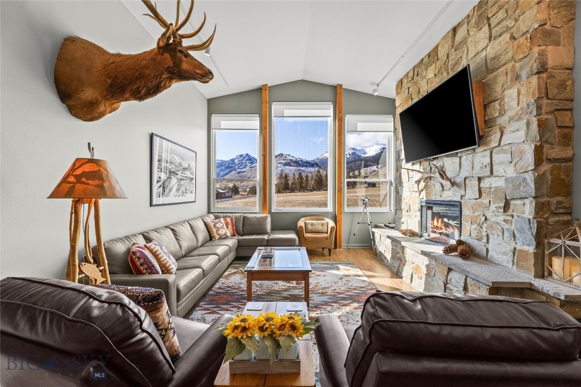 550 Old Yellowstone Trail S 13