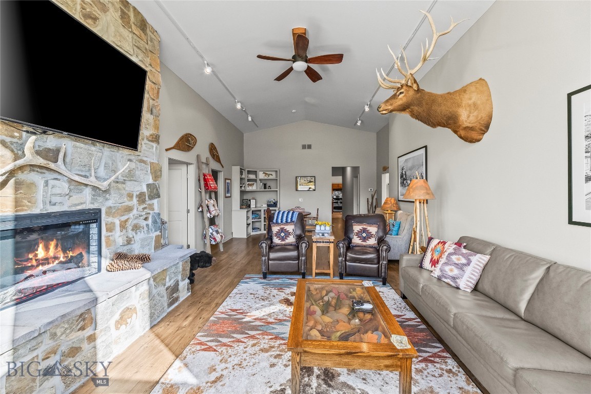 550 Old Yellowstone Trail S 13