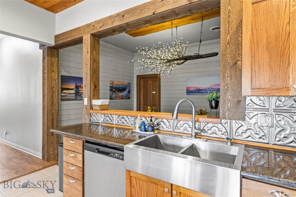 550 Old Yellowstone Trail S 13