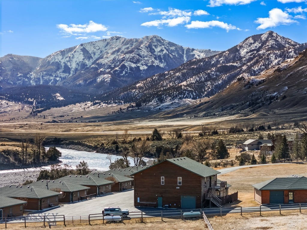 550 Old Yellowstone Trail S 13