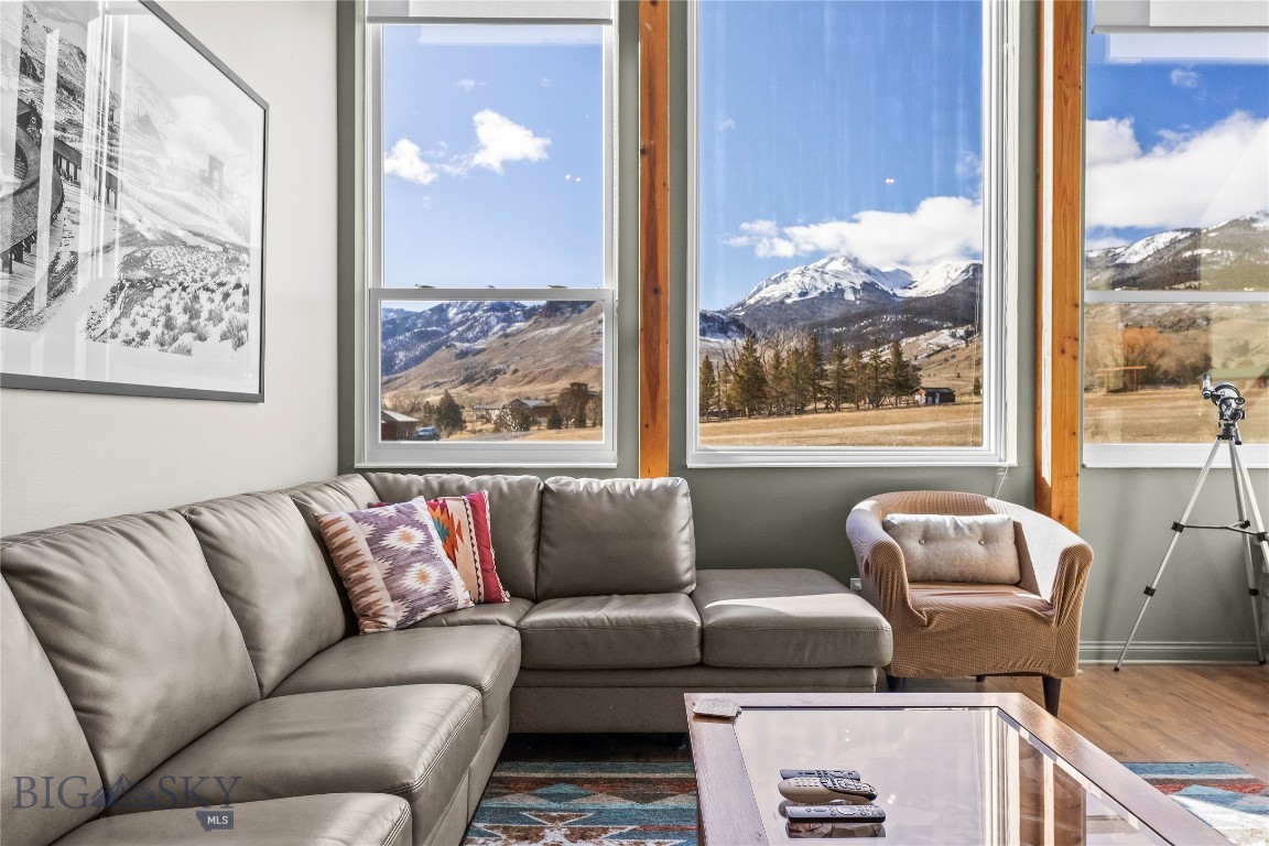 550 Old Yellowstone Trail S 13