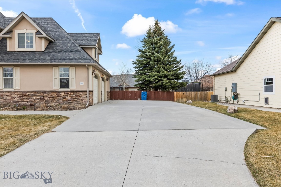 95 W Julie Court