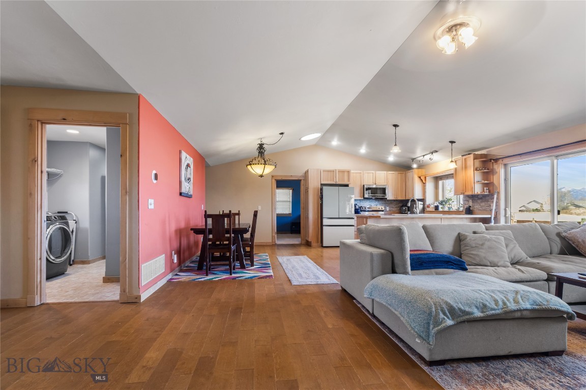 422 E River Rock Road