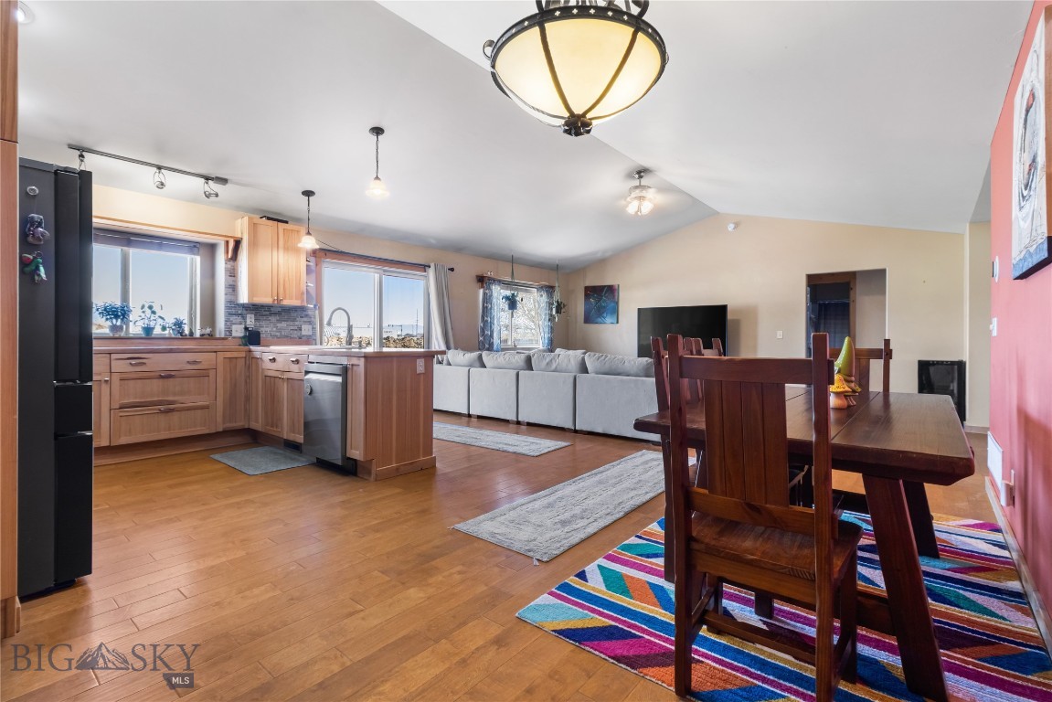 422 E River Rock Road