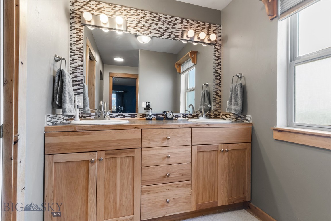 422 E River Rock Road