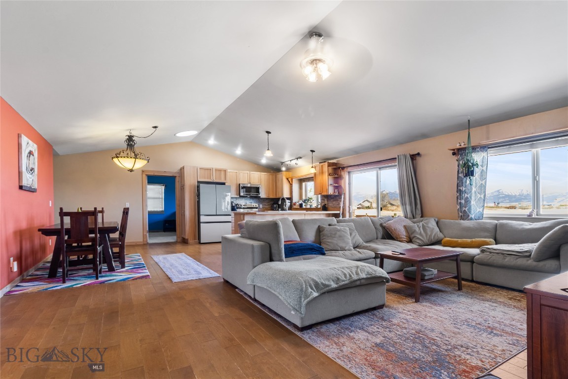 422 E River Rock Road