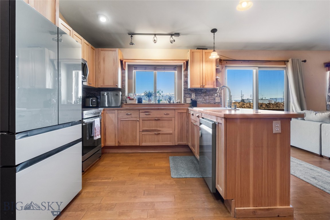 422 E River Rock Road