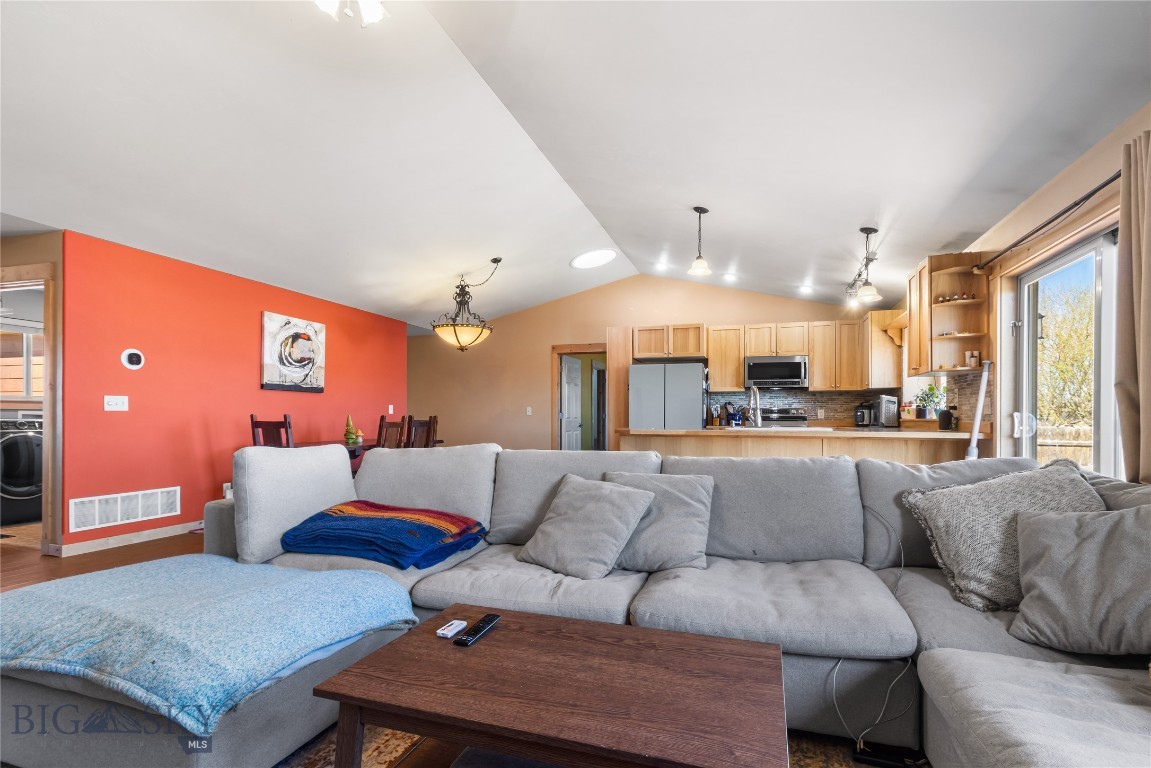 422 E River Rock Road