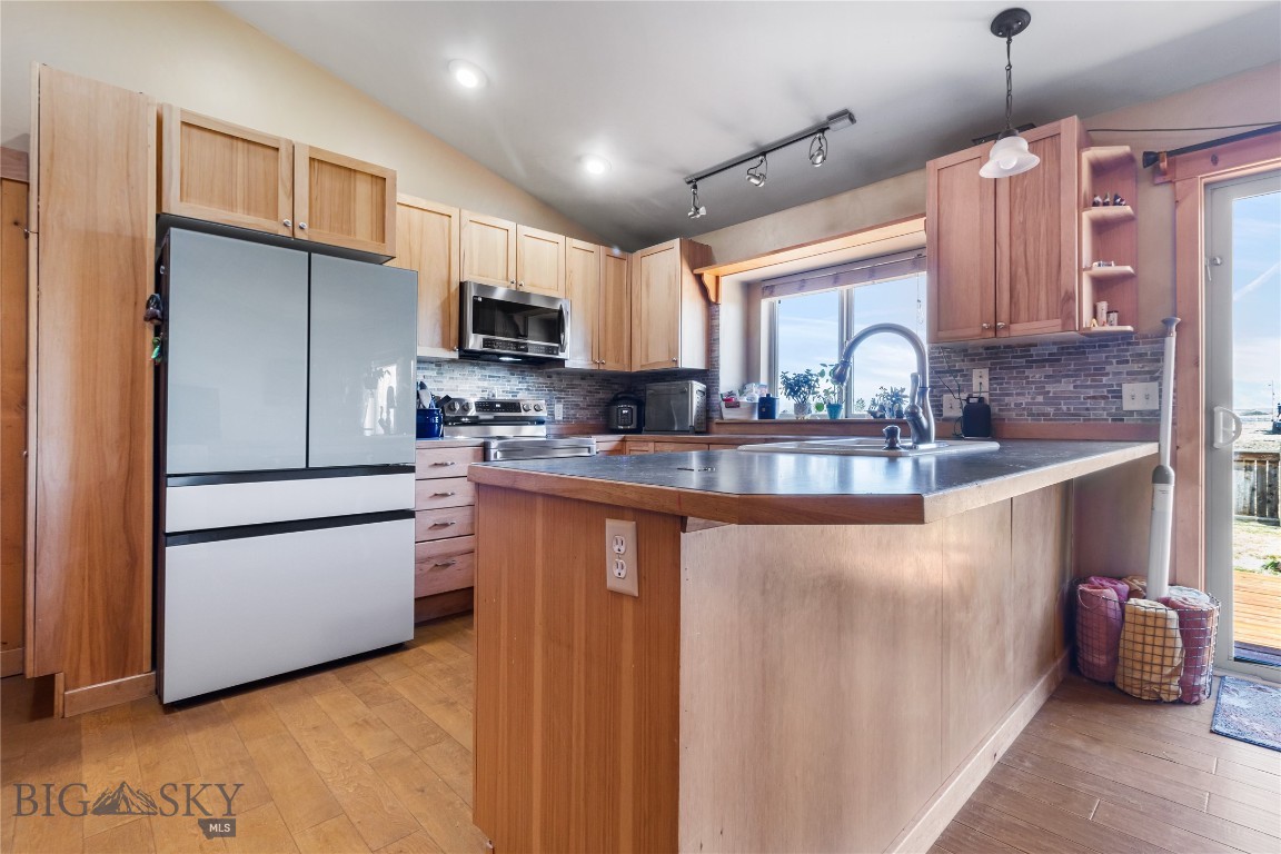 422 E River Rock Road