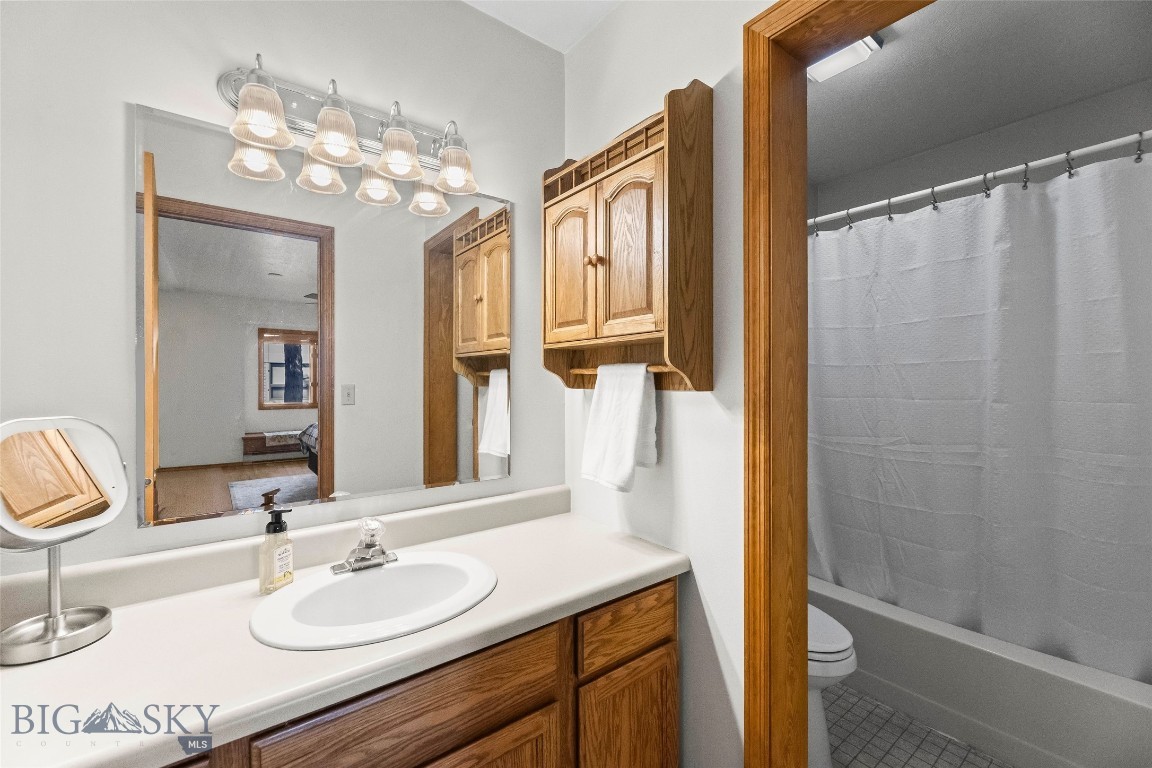 2200 W Dickerson Street 27