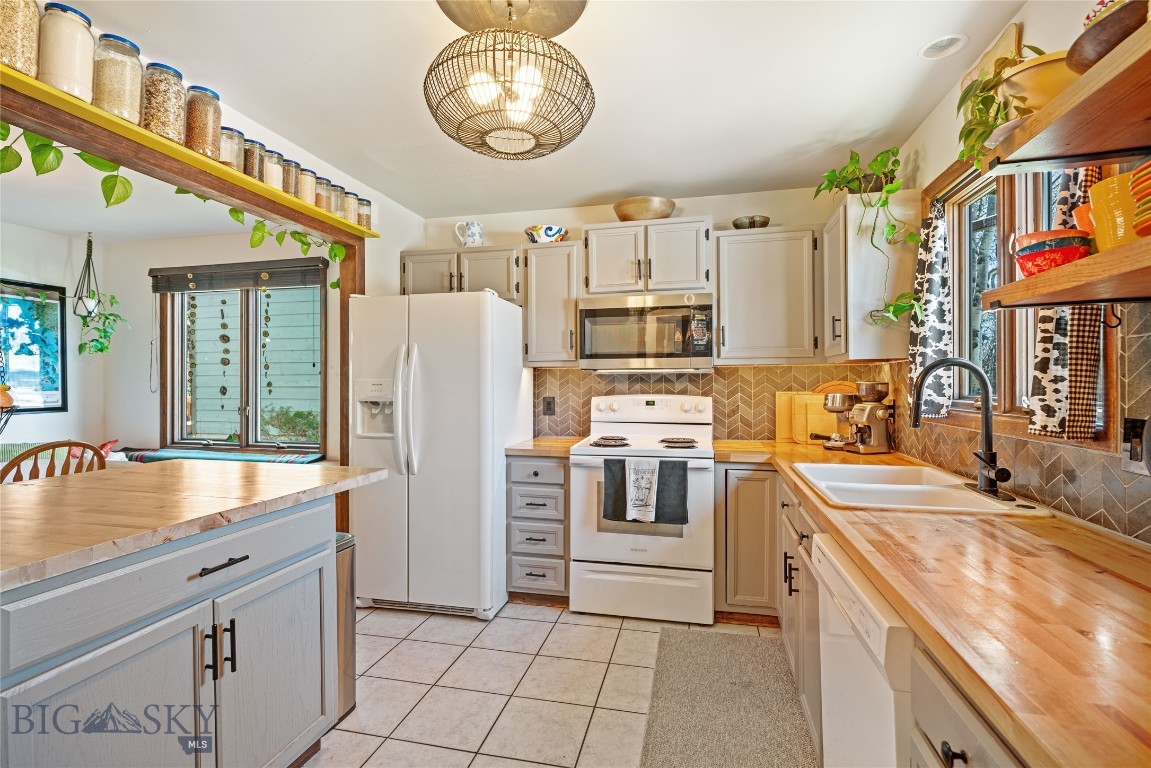 2020 S Rouse Avenue B8