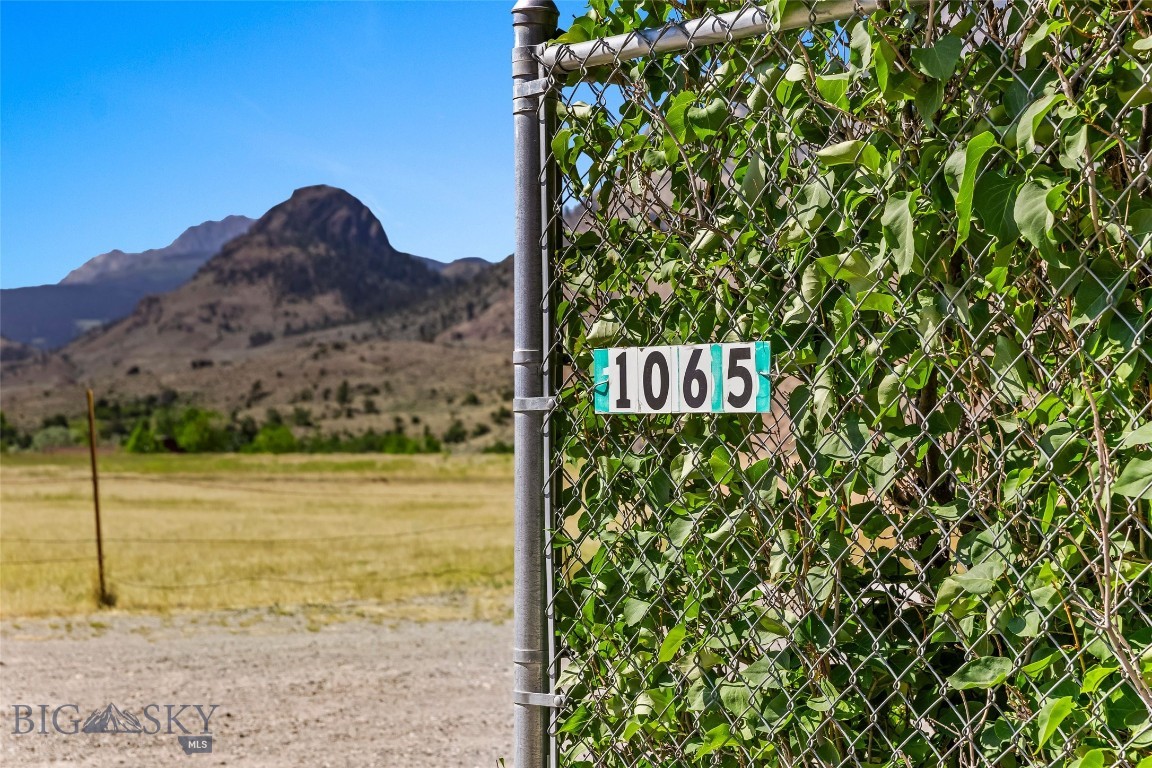 1065 US Highway 89 S