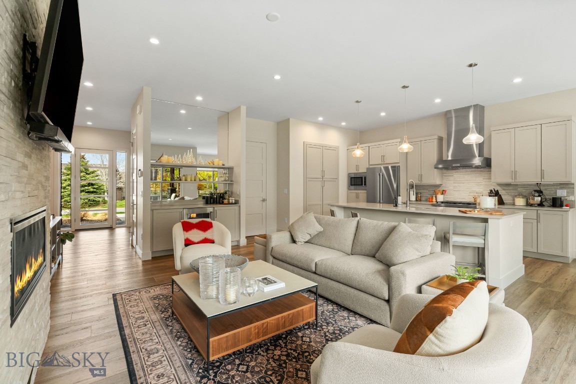203 Wickwire Way