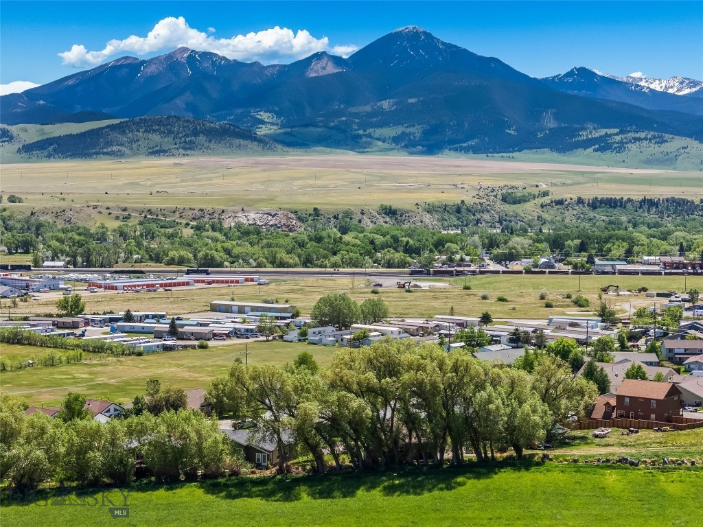1301 Absaroka Court
